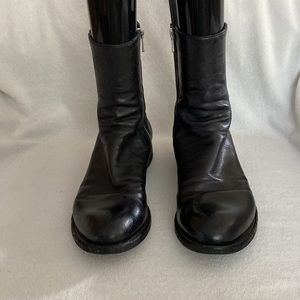 Officinie Creative Women’s Black leather bootie zip flat heel 38